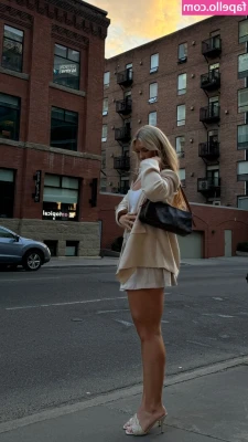 Kate Thomas [ kate-thomas ] - You find me bent over like this what is your move ?