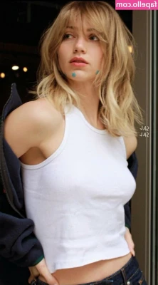 Emily Rudd [ emily-rudd ] - Comeme todo 🥵🥵🥵