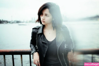 Emily Rudd [ emily-rudd ] - I LIKE TO PLAY WITH MYSELF SOMETIMES 😛