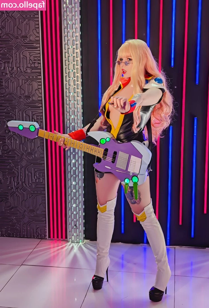 Brounovskoe Cosplay [ brounovskoe-cosplay ] - Loputon kiima! Kuka auttaisi neitoa hädässä?😏🔥