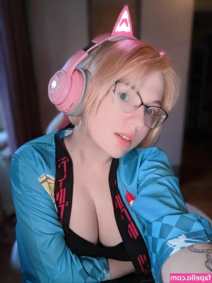 Brounovskoe Cosplay [ brounovskoe-cosplay ] - Can I be your hand model? 💍👑🪞🗝🔑📿🪙