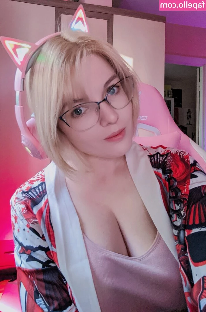 Brounovskoe Cosplay [ brounovskoe-cosplay ] - Darling it's better, down where it's wetter... Especially when I'm