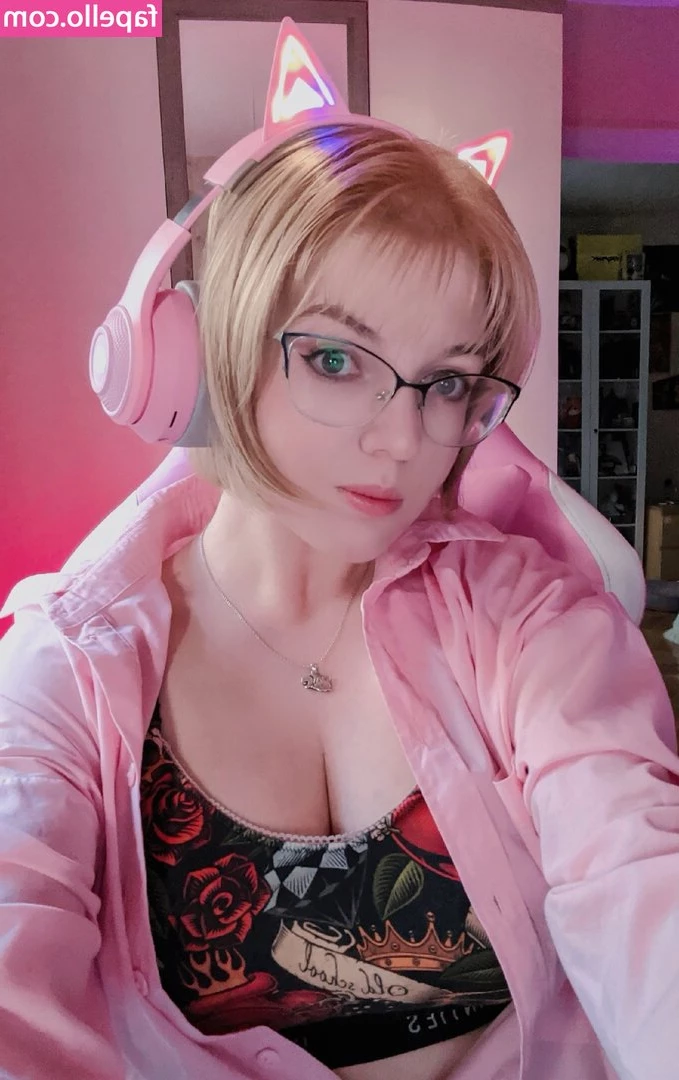 Brounovskoe Cosplay [ brounovskoe-cosplay ] - Do I look good in nipple clamps?