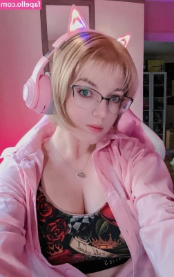 Brounovskoe Cosplay [ brounovskoe-cosplay ] - Do I look good in nipple clamps?
