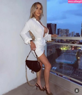 Kalli Locklear [ kalli-locklear ] - oh my god! No bak tattoo! 😛