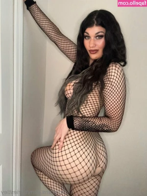 Bea Priestley [ bea-priestley-2 ] - Would you let me dance for you? 😈