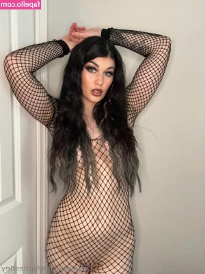 Bea Priestley [ bea-priestley-2 ] - Feeling sinful today...🐍