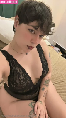 Dolly Flynne [ dolly-flynne-7 ] - Peak under my dress at work 🥵