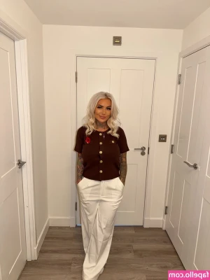 Megan Louise [ megan-louise-2 ] - Turn your phone sideways 😏