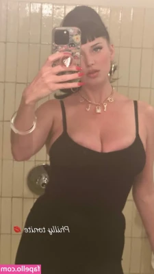 Megan Louise [ megan-louise-2 ] - Full Body with Natural Light to start off your day !