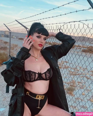Megan Louise [ megan-louise-2 ] - Oeff. 🌶️🥵 I made such a hot picture of my slavegirl , that