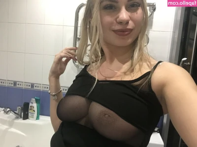 irena_kachalina [ irena-kachalina ] - Upside down view of me fucking myself with my suction cup dildo doggy