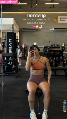 Glenda Higrid [ glenda-higrid ] - i love the way this little skirt shakes as i move my thick hips and