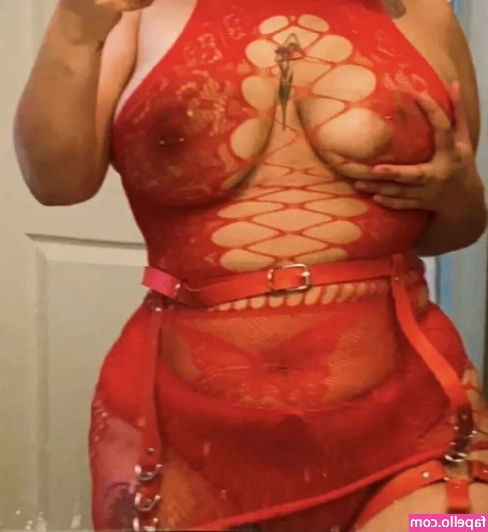 bethanphetamin - Im obsessed with corsets 🥰 and added some to my wishlist. With all