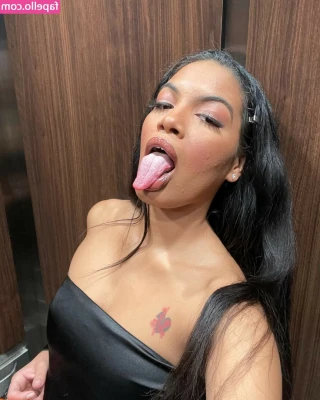 Maya Farrell [ maya-farrell ] - Here is the sexy bat for you guys 🦇