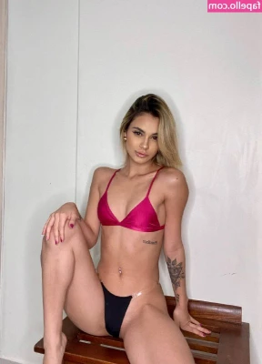 Doris Medeiros [ doris-medeiros ] - Are they big enough? ;)