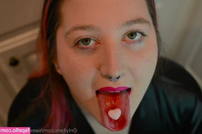 sweetheartlou10 - What would you suggest for my tongue ? 👅 💦
