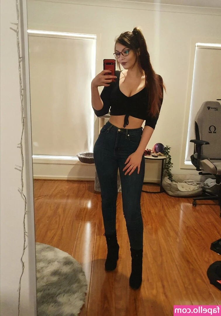 Aliythia [ aliythia-1 ] - Red is my colour 😘