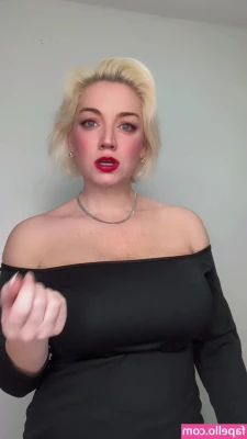 SophieBarnesUK - How deep do you want your ❤️ cock down my throat BABE💋
