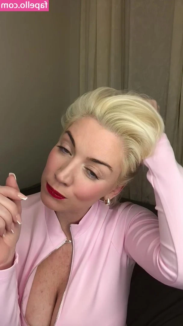 SophieBarnesUK - Hope everyone has a beautiful day!