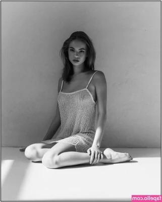 Ekaterina Perova [ ekaterina-perova ] - I want to show you a good time, slide into my DM's!