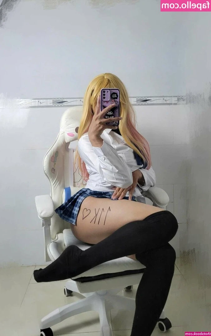 VixxieVie - 2019-05-13 - squirt upside down squirt pussy play with Deepthroat  If