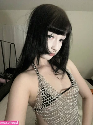 EliseRenee [ eliserenee-1 ] - Wakey wakey! Go check your DMs and open up that sexy new photoset
