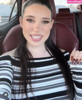 Baeeeeelyn - She climaxes violently with vibrator masturbation.