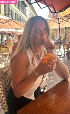 Lauren Lindsay [ lauren-lindsay ] - Pretty in Pink 1