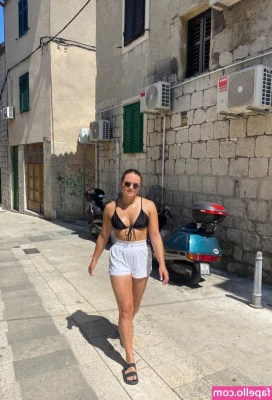 Lauren Lindsay [ lauren-lindsay ] - Paulinha after the gym. You can see Paulinha working out at the gym,
