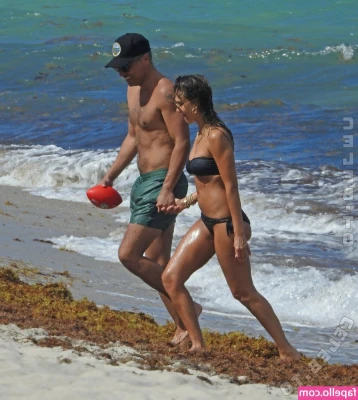 Jessica Alba [ jessica-alba-1 ] - Funny & Naughty 🔥 Tip me 50$ for a cute and sexy striptease