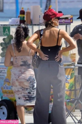 Jessica Alba [ jessica-alba-1 ] - What a lovely weather today