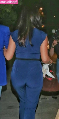 Susanna Reid [ susanna-reid ] - I told you the holiday photos were coming 🤩
