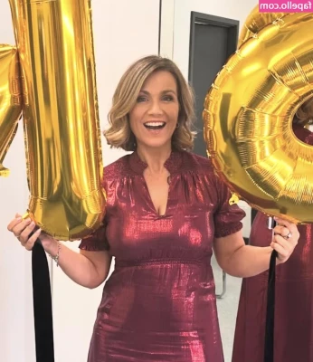 Susanna Reid [ susanna-reid ] - A quick squirt on my lunch break