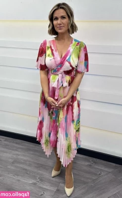 Susanna Reid [ susanna-reid ] - Bath time