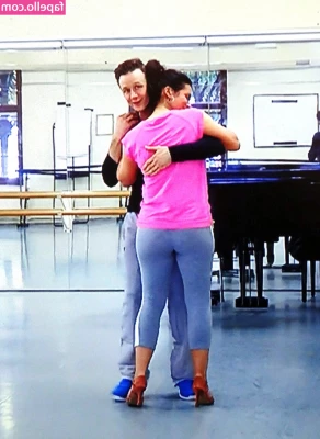 Susanna Reid [ susanna-reid ] - Staring my cute muffin top!