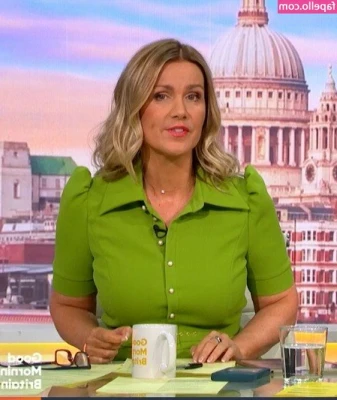 Susanna Reid [ susanna-reid ] - Happy Sunday!! I hope your week went well 🖤. Today is day 5 of 8