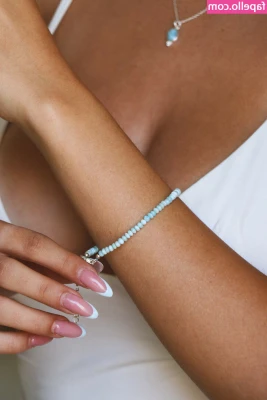 Ella Netzer [ ella-netzer ] - I love this color on me.