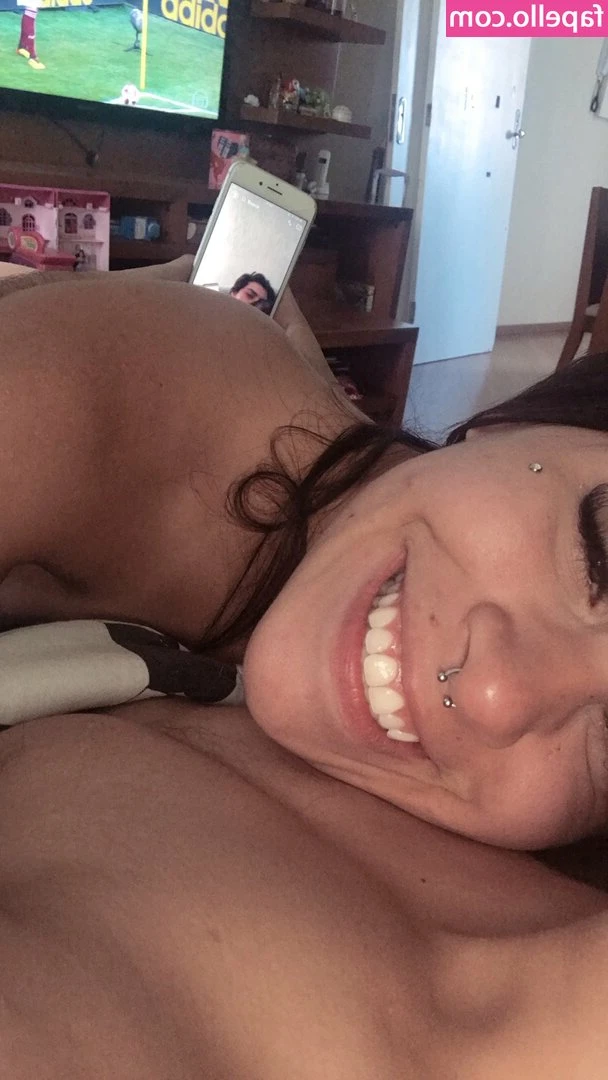 Priscila Evelyn [ priscila-evelyn ] - Thinking about doing nude tiktoks. Comment ideas