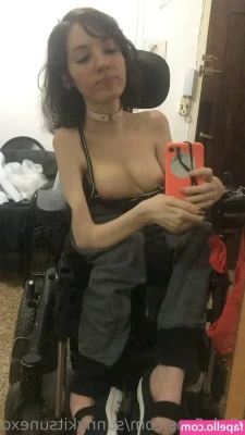 sunnykitsunexo - Wanna play with someone.