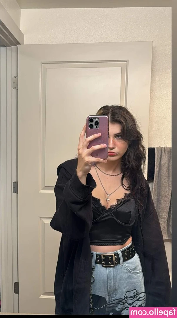 Smollbabey - 🛩 Not me teasing a bit 💀 💦 I wanna make a video cumming so