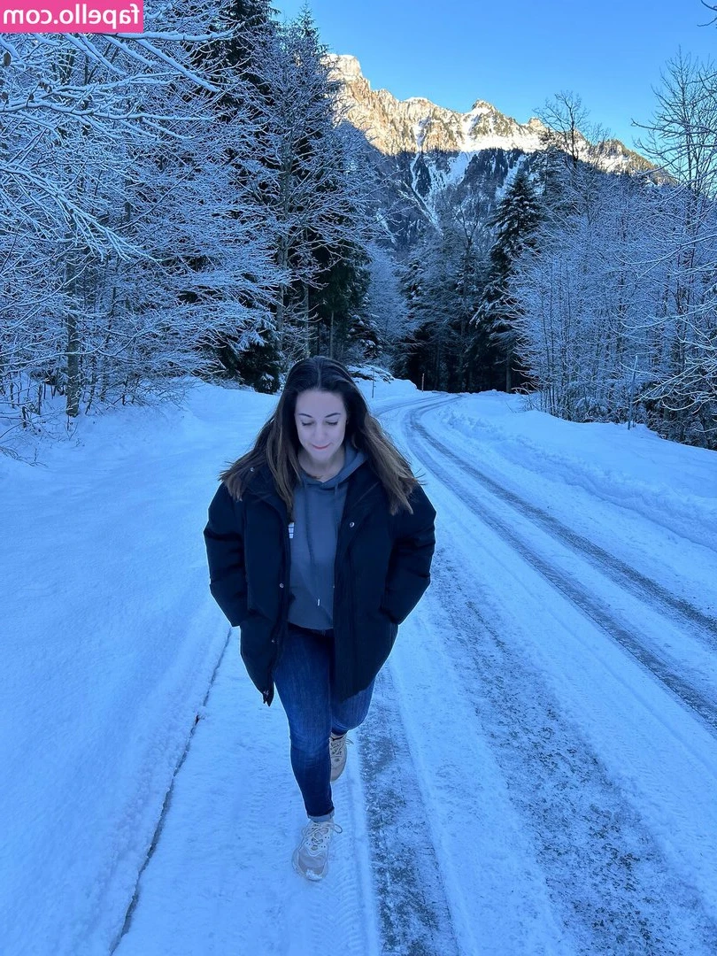 micaelapinela - Leap day is the day to shake my ass 🍑