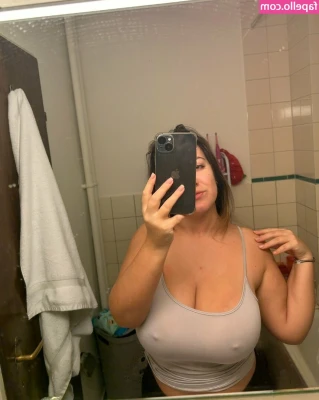 micaelapinela - On my knees & lookin to please 😈