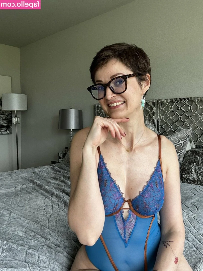 Masha Nova [ masha-nova-5 ] - I am finally online baby! Sorries I was not here for you 🥺 I was