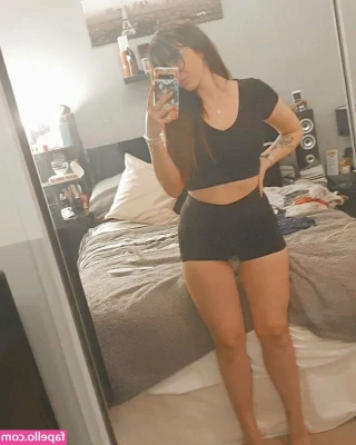 Jessie - Available for custom videos this month! 🤭✨🩷 I’d love to