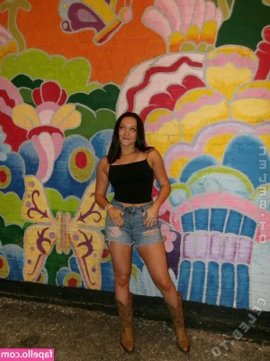 Izzy Moreno [ izzy-moreno ] - Ass and toes? Lucky boys