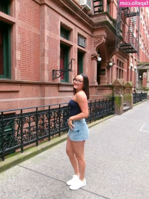 Izzy Moreno [ izzy-moreno ] - Can I practice my squat on you?