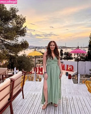 Natasha Hamilton [ natasha-hamilton ] - Me encanta pajear mi dildo antes de empezar a jugar   Quién quiere