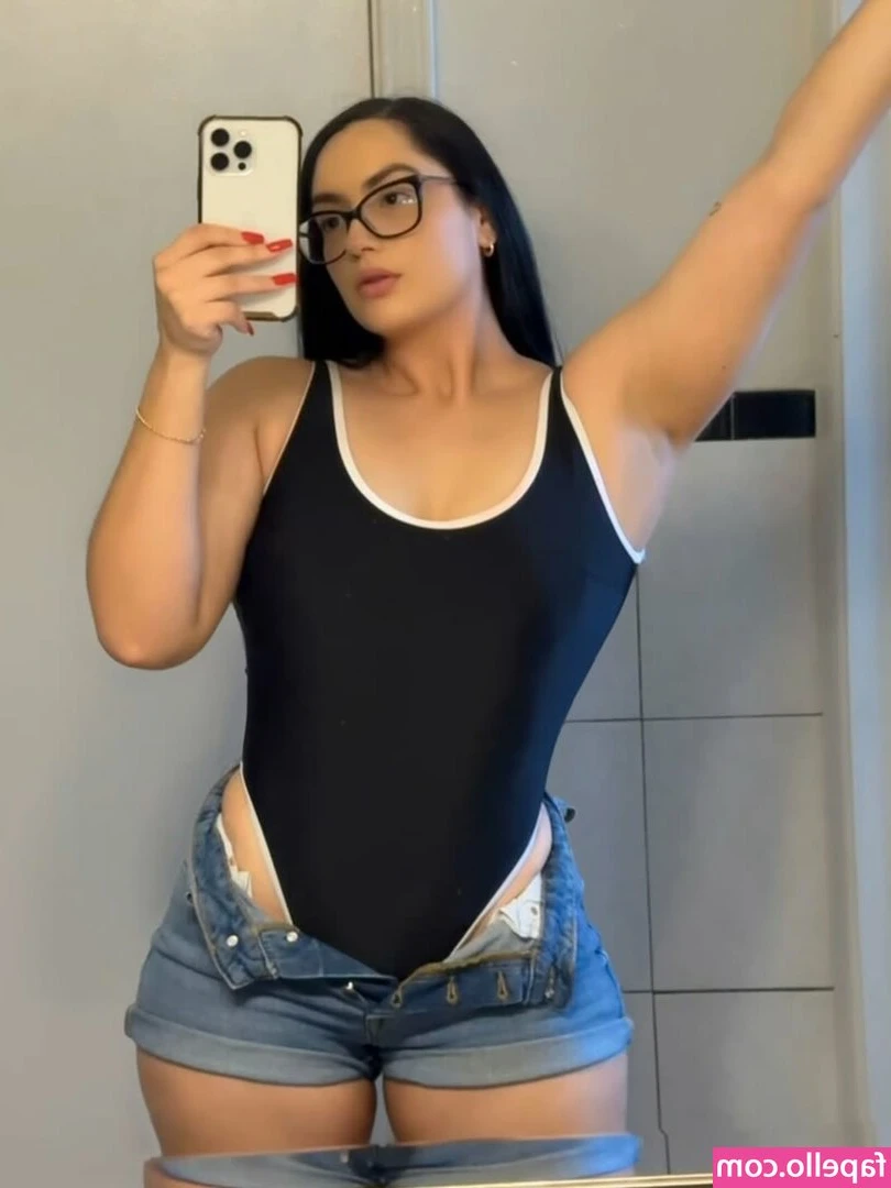 Perla Lucero [ perla-lucero-1 ] - u prefer colorful christmas tree balls or boobies?