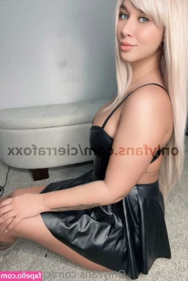 cierrafoxx - Tony lubing my latex covered tits